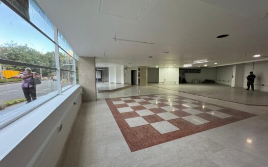 ARRIENDO LOCAL COMERCIAL EN LA 80 MEDELLIN 326 M2
