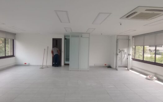 ARRIENDO OFICINA MEDELLIN 115 M2