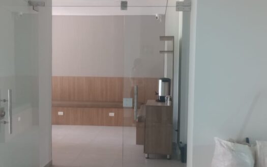 LOCAL COMERCIAL O OFICINA ARRIENDO MEDELLIN 140 M2