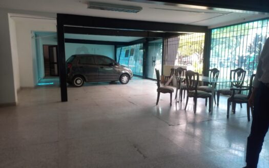 Arriendo bodega en Laureles, Medellín.