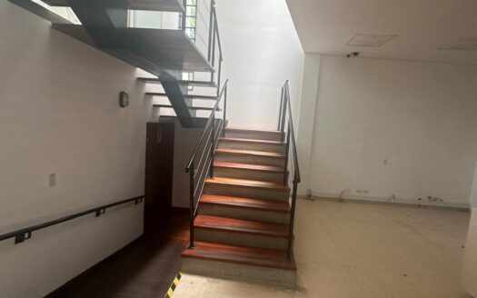 Arriendo casa comercial en Poblado, Medellín.