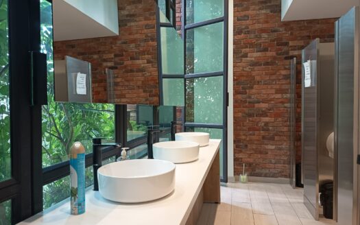 Arrienda Oficina en Poblado, Medellín