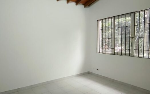 Alquila Casa-Local espaciosa en Medellín, Suramericana